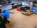 В ЯНАО женщина избила в магазине своего пятилетнего сына (ВИДЕО) В ЯНАО женщина избила в магазине своего пятилетнего сына (ВИДЕО)