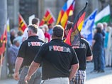 В Дрездене неонацисты избили своих единомышленников из Колумбии, приняв их за сирийских беженцев В Дрездене неонацисты избили своих единомышленников из Колумбии, приняв их за сирийских беженцев