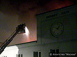 Пожар на улице Стромынка в здании старой постройки, где находится швейный цех, возник накануне вечером