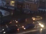 Фанаты ЦСКА и "Спартака" устроили массовую драку в центре Москвы (ВИДЕО) Фанаты ЦСКА и "Спартака" устроили массовую драку в центре Москвы (ВИДЕО)