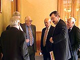 Обсуждение началось с выступления генерального директора НТВ Евгения Киселева. Он предоставил собравшимся информацию о том, какие противоречия возникли между Газпромом и "Медиа-Мостом" Обсуждение началось с выступления генерального директора НТВ Евгения Киселева. Он предоставил собравшимся информацию о том, какие противоречия возникли между Газпромом и "Медиа-Мостом"