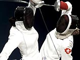 Оксана Ермакова наносит укол швейцарке Софи Ламон Оксана Ермакова наносит укол швейцарке Софи Ламон