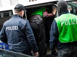 В Германии задержали нескольких беженцев по подозрению в связях с "Исламским государством" В Германии задержали нескольких беженцев по подозрению в связях с "Исламским государством"