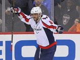 Российский форвард "Вашингтон Кэпиталз" Александр Овечкин стал третьим игроком в истории Национальной хоккейной лиги (НХЛ), которому удалось забросить не менее 30 шайб на протяжении своих 11 сезонов с начала карьеры