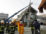 Спасатели продолжают поисковую операцию в специальном муниципалитете Тайнань на юге острова Тайвань. Около 80 человек на данный момент числятся пропавшими без вести
