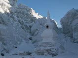 Буддийская община пока не собирается выезжать из монастыря Шад Тчуп Линг на горе Качканар в Свердловской области, который постановили снести из-за незаконного захвата территории