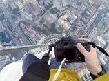 Российские руферы забрались на один из самых высоких небоскребов Китая (ВИДЕО) Российские руферы забрались на один из самых высоких небоскребов Китая (ВИДЕО)
