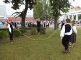 Русскоязычное население Латвии возмущено школьной реформой, направленной на отказ от русского языка Русскоязычное население Латвии возмущено школьной реформой, направленной на отказ от русского языка