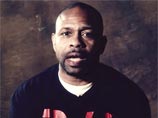 47-летний боксер Рой Джонс выложил видео, в котором обращается к фанатам с челленджем: тому, кто сможет его побить, боксер заплатит 100 тысяч долларов
