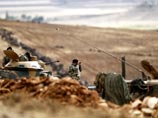 Телеканал NTV сообщает, что за последние двое суток турецкая армия произвела 100 залпов средствами артиллерии по 50 целям в Сирии недалеко от границы