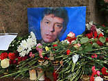 Мемориал Немцова у Кремля разорили после задержания дежурных