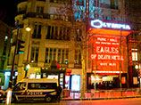 Музыканты калифорнийской рок-группы Eagles of Death Metal, давшие первый концерт в Париже с момента, как во время их выступления в столице Франции произошел теракт, не смогли доиграть до конца песню I Only Want You и прервались на минуту молчания