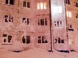В минувший четверг в Хибинах сошла лавина, которая задела жилые дома на окраине Кировска. В некоторых домах снегом выдавило окна и сломало рамы. Позже стало ясно: сошедшая масса снега была подорвана специалистами местного центра лавинной безопасности В минувший четверг в Хибинах сошла лавина, которая задела жилые дома на окраине Кировска. В некоторых домах снегом выдавило окна и сломало рамы. Позже стало ясно: сошедшая масса снега была подорвана специалистами местного центра лавинной безопасности