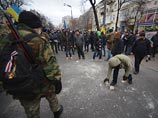 20 февраля националисты, отмечавшие в Киеве очередную годовщину "Майдана", закидали камнями офис Рината Ахметова на Десятинной улице