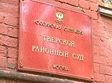 Суть предъявленных обвинений пока неизвестна. К зданию Тверского суда, где рассматривается вопрос об аресте Китуашвили, прибыли сотни поклонников основателя сообщества Smotra.ru
