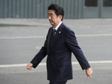 Обама просил премьера Японии воздержаться от визита в Россию, утверждает пресса