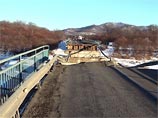 По мнению полицейского начальника, конструкция на трассе Владивосток-Находка развалилась из-за ветхости
