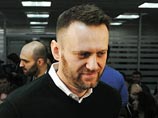 Основатель Фонда борьбы с коррупцией Алексей Навальный сообщил о нападении на него в Москве. Неизвестные кинули в оппозиционера торт. Нападение произошло у входа в офисный центр ФБК