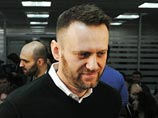 В Москве неизвестные запустили в оппозиционера Навального два торта (ФОТО) В Москве неизвестные запустили в оппозиционера Навального два торта (ФОТО)