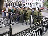 В Ростове-на-Дону группа военных, отслуживших по контракту в Чечне, перекрыла входы в здание штаба Северо-Кавказского военного округа
