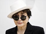 Вдова лидера легендарной группы "Битлз" Джона Леннона Йоко Оно была госпитализирована в пятницу в Нью-Йорке в связи с сильной простудой