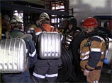 "Потребуется время на завершение поисково-спасательный работ, восстановление жизнеобеспечения шахты и другие технологические операции", - подчеркнул министр на оперативном совещании на шахте