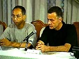 Жан-Жак ле Гаррек и Лоран Мадура были захвачены членами Abu Sayyaf 9 июля этого года, когда прибыли в лагерь боевиков, чтобы взять интервью у уже находившихся в их руках заложников Жан-Жак ле Гаррек и Лоран Мадура были захвачены членами Abu Sayyaf 9 июля этого года, когда прибыли в лагерь боевиков, чтобы взять интервью у уже находившихся в их руках заложников