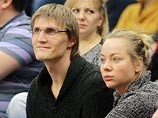 Жена Кириленко сказала, что ее муж по-прежнему имеет право на секс с фанаткой раз в год Жена Кириленко сказала, что ее муж по-прежнему имеет право на секс с фанаткой раз в год