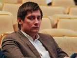 Владимир Рыжков и Дмитрий Гудков договариваются о выборах в составе "Яблока"
Владимир Рыжков и Дмитрий Гудков договариваются о выборах в составе "Яблока"