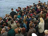 Родные погибших на АПЛ "Курск" моряков предлагают отказаться от идеи подъема тел подводников осенью 2000 года Родные погибших на АПЛ "Курск" моряков предлагают отказаться от идеи подъема тел подводников осенью 2000 года