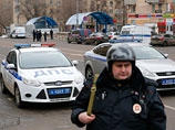 К 14:30 по Москве на улице Маршала Бирюзова, где задержали женщину, из магазинов и торговых центров эвакуировали посетителей