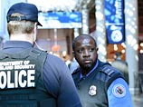 В США служба безопасности аэропорта запретила женщине пронести на борт туфли с каблуками в форме пистолета В США служба безопасности аэропорта запретила женщине пронести на борт туфли с каблуками в форме пистолета