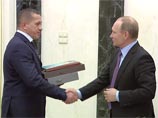 Подарок с намеком: Путин вручил дальневосточному полпреду самиздатовскую книгу Высоцкого
