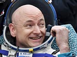 Астронавт Скотт Келли, подросший за 340 дней на МКС, на Земле "ужался" на 4 сантиметра Астронавт Скотт Келли, подросший за 340 дней на МКС, на Земле "ужался" на 4 сантиметра