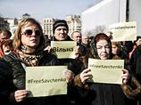 Днем в столице, других городах Украины, а также в Петербурге прошли и акции в поддержку Савченко и против суда над ней