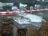 В Оренбургской области глыба льда упала на детей, пятилетний мальчик в реанимации
