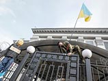 Депутаты призвали направить спецназ в Киев, где неизвестные напали на посольство РФ Депутаты призвали направить спецназ в Киев, где неизвестные напали на посольство РФ