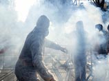 Лимоновцы закидали яйцами и дымовыми шашками украинское консульство в Петербурге Лимоновцы закидали яйцами и дымовыми шашками украинское консульство в Петербурге