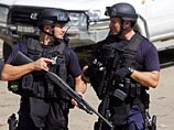 Полиция Новой Зеландии ведет поиск вооруженного преступника, который открыл огонь по стражам порядка. В итоге четыре сотрудника МВД получили ранения Полиция Новой Зеландии ведет поиск вооруженного преступника, который открыл огонь по стражам порядка. В итоге четыре сотрудника МВД получили ранения
