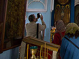 Православный епископ говорит "да" селфи в храме