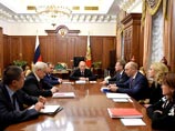 Глава Минэкономразвития Алексей Улюкаев призвал потратить в этом году на план поддержки экономики 880 млрд рублей, чем вызвал возмущение в Минфине Глава Минэкономразвития Алексей Улюкаев призвал потратить в этом году на план поддержки экономики 880 млрд рублей, чем вызвал возмущение в Минфине