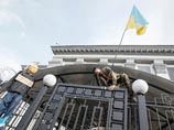 Захарова добавила, что за погромы российских диппредставительств расплачивается украинский народ