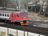 В Москве опора ЛЭП упала на вагон электрички В Москве опора ЛЭП упала на вагон электрички