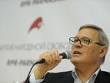 Накануне Касьянов в Казани выступил перед предпринимателями, а также провел пресс-конференцию для местных СМИ