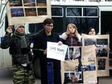 В Москве задержали более десятка художников с передвижной выставкой за мир В Москве задержали более десятка художников с передвижной выставкой за мир