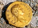 Израильтянка на экскурсии по Галилее нашла золотую монету II века с изображением Октавиана Августа (ФОТО)