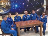 Установка на Байконуре ракеты-носителя с пилотируемым "Союзом" перенесена из-за ветра Установка на Байконуре ракеты-носителя с пилотируемым "Союзом" перенесена из-за ветра