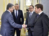 Президент Украины Петр Порошенко провел встречу с адвокатами украинской военнослужащей Надежды Савченко, которую в настоящее время судят в РФ