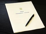 Украинский президент Петр Порошенко своим указом утвердил новую концепцию развития сектора безопасности и обороны страны, в которой Россия фактически названа главной угрозой для Украины Украинский президент Петр Порошенко своим указом утвердил новую концепцию развития сектора безопасности и обороны страны, в которой Россия фактически названа главной угрозой для Украины