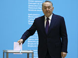 Проголосовавший президент страны Нурсултан Назарбаев сообщил на участке о грядущих изменениях в конституцию страны - для изменения баланса власти